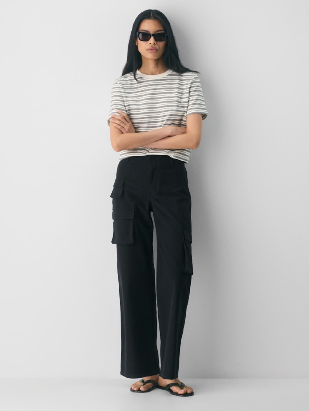 Aritzia Wilfred Free Picture Cargo Pant Womens 2 Black EUC Utility Pockets